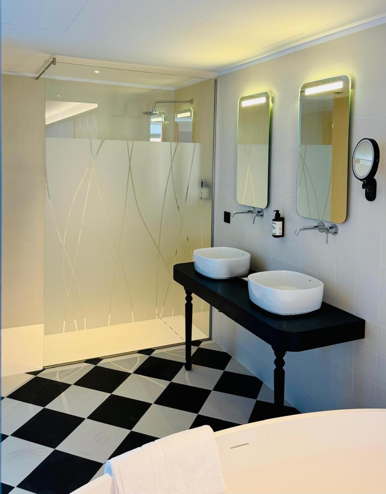 Hotel Divino & Apartments Figueres  Exterior photo