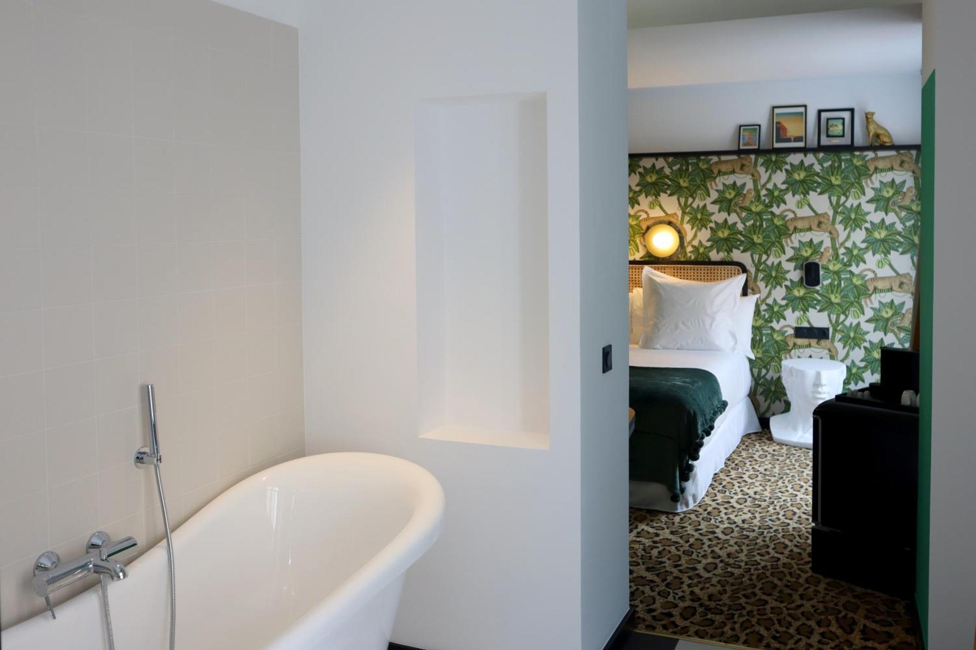 Hotel Divino & Apartments Figueres  Exterior photo